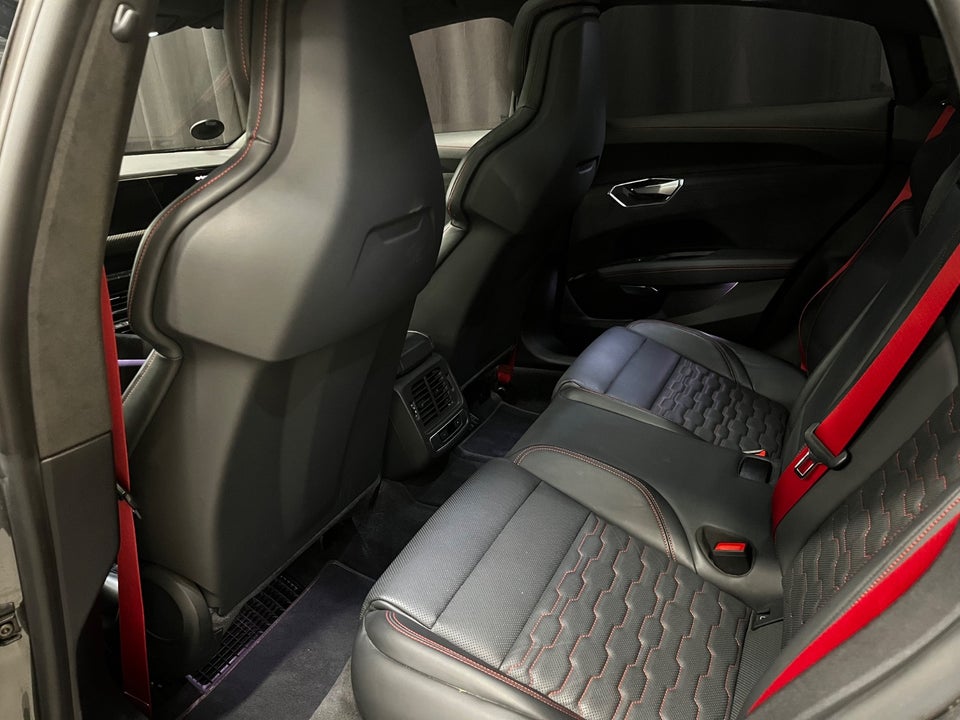 Audi RS e-tron GT quattro 4d