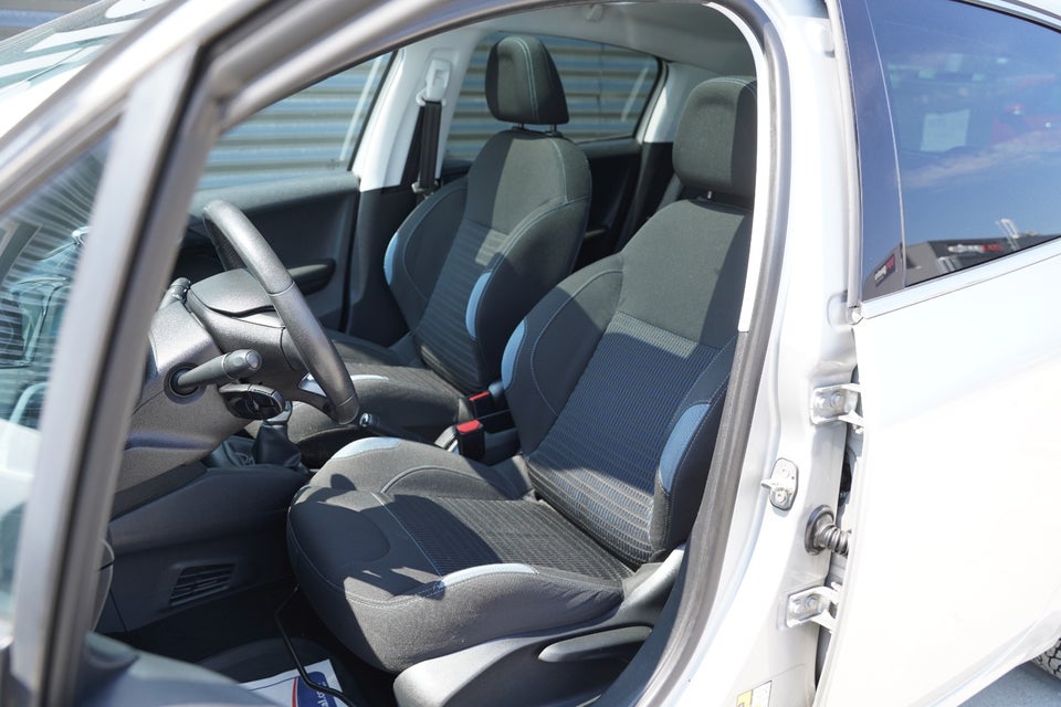 Peugeot 208 1,2 VTi 82 Supreme Sky 5d