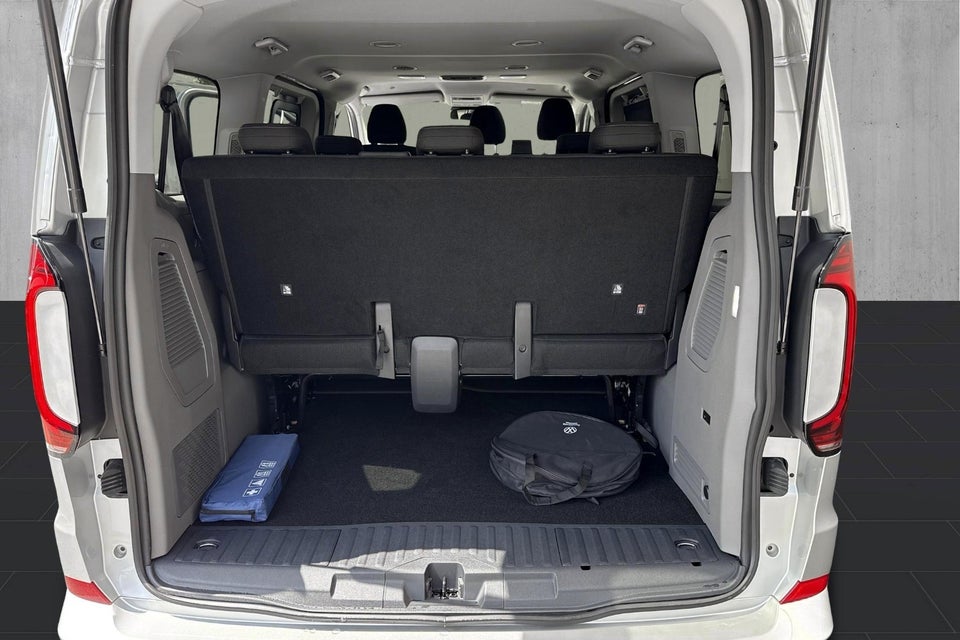 VW e-Caravelle 64 Life SWB