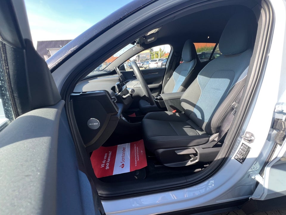 Volvo EX30 Extended Range Plus 5d