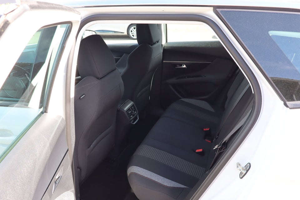 Peugeot 3008 1,2 e-THP 130 Allure 5d