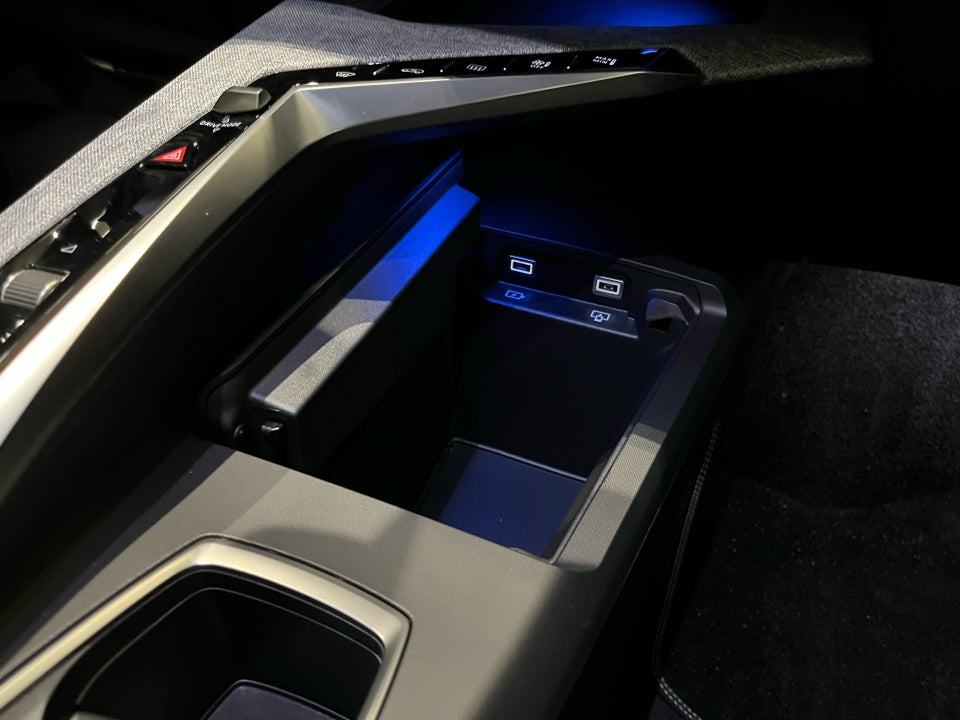 Peugeot e-5008 77 GT Pack 7prs 5d