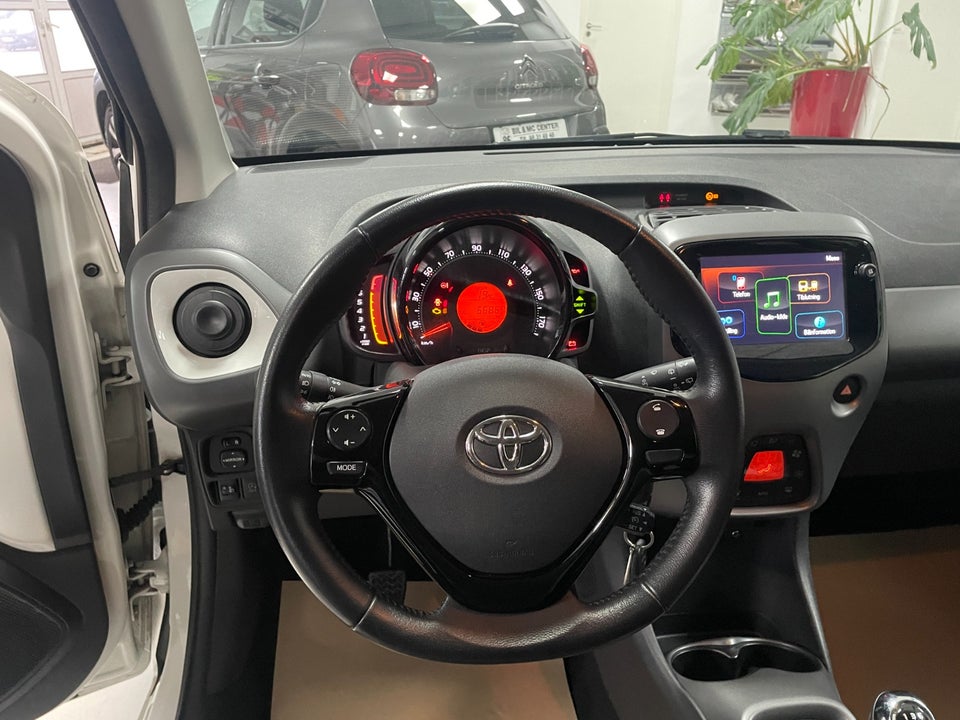 Toyota Aygo 1,0 VVT-i x-press 5d