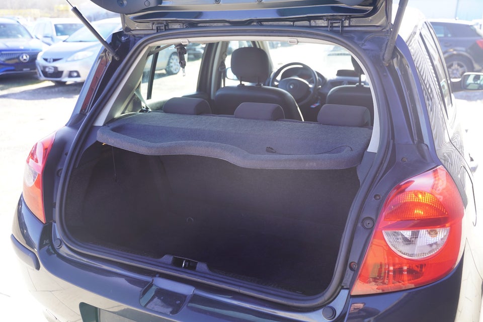 Renault Clio III 1,2 16V Authentique 5d