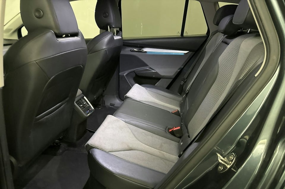 Skoda Enyaq 80 iV Plus Loft 5d