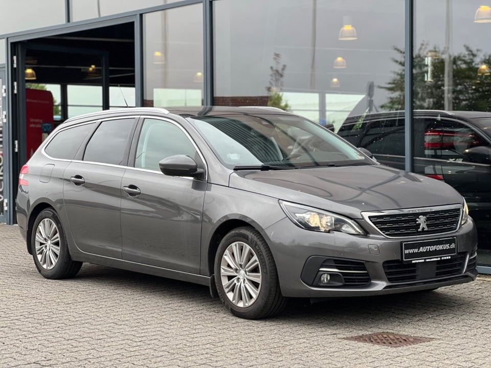 Peugeot 308 1,5 BlueHDi 130 Selection Sky SW 5d