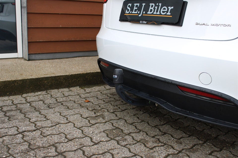 Tesla Model 3 Long Range AWD 4d