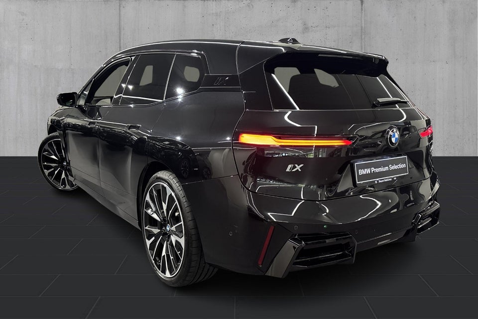 BMW iX xDrive60 Fully Charged 5d