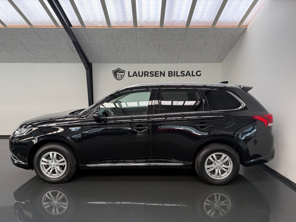 Mitsubishi Outlander 2,4 PHEV Invite CVT 4WD 5d