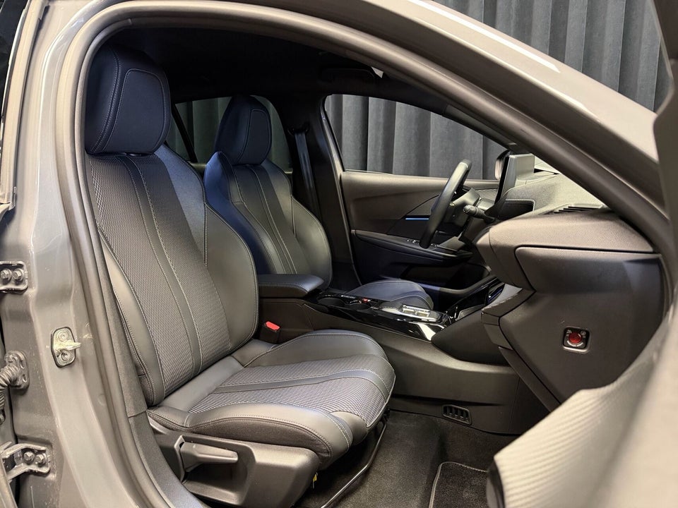 Peugeot e-208 54 GT 5d