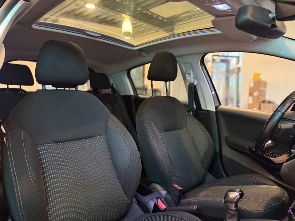 Peugeot 208 1,6 BlueHDi 100 Allure Sky 5d