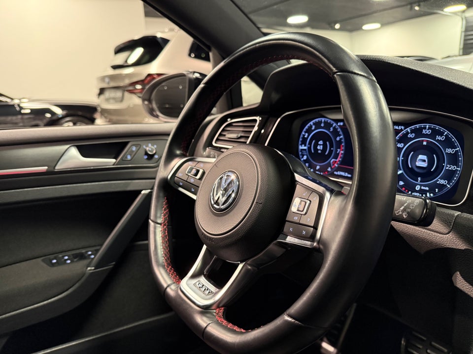 VW Golf VII 2,0 GTi Performance DSG 5d