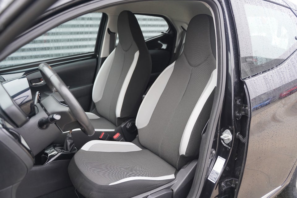 Toyota Aygo 1,0 VVT-i x-black 5d