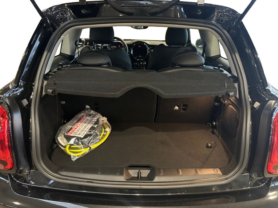 MINI Cooper SE Essential 3d