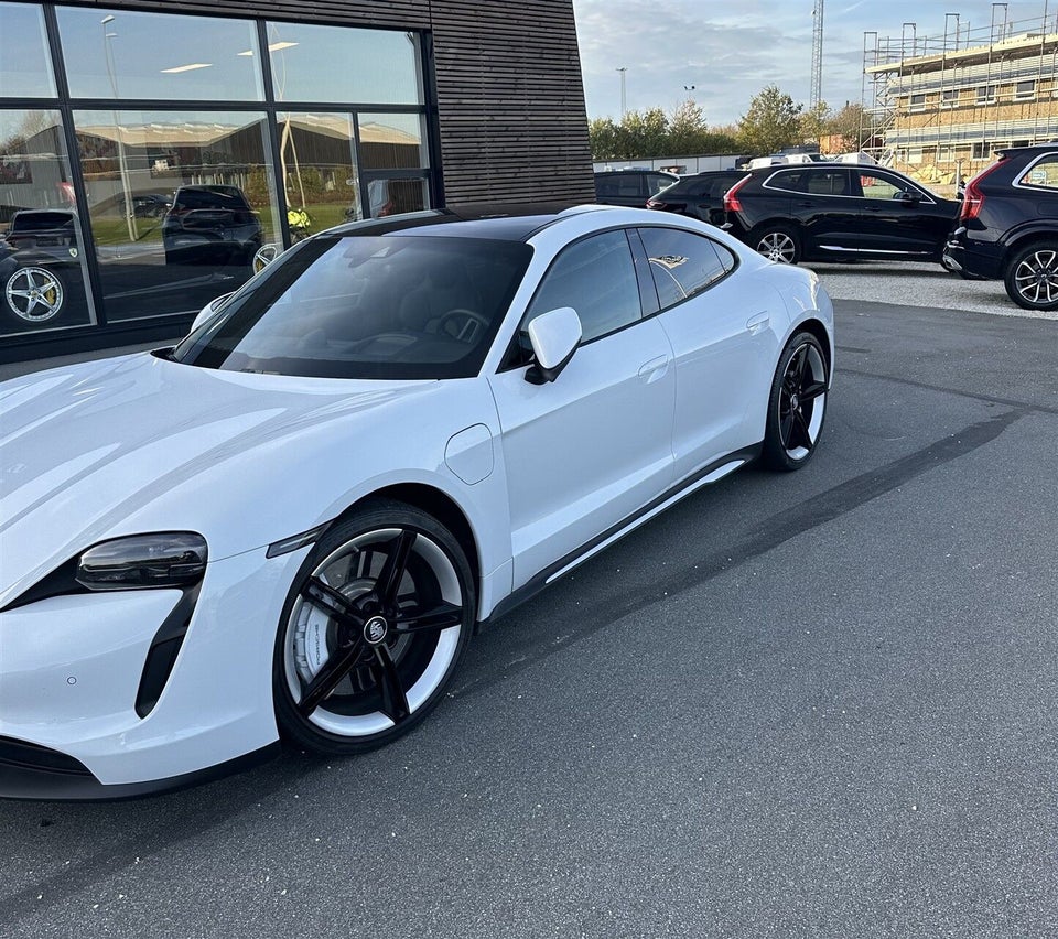 Porsche Taycan Performance+ 4d