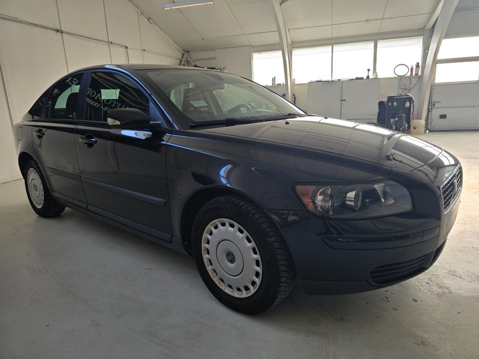 Volvo S40 1,6  4d