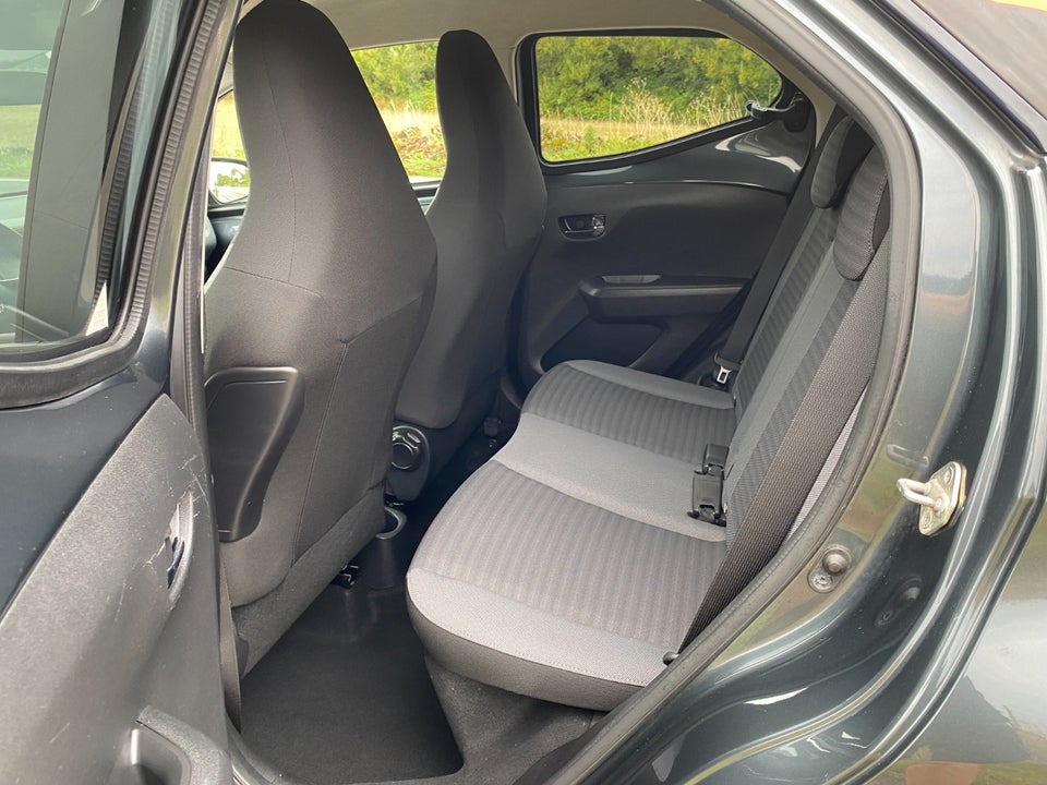 Toyota Aygo 1,0 VVT-i x-press 5d