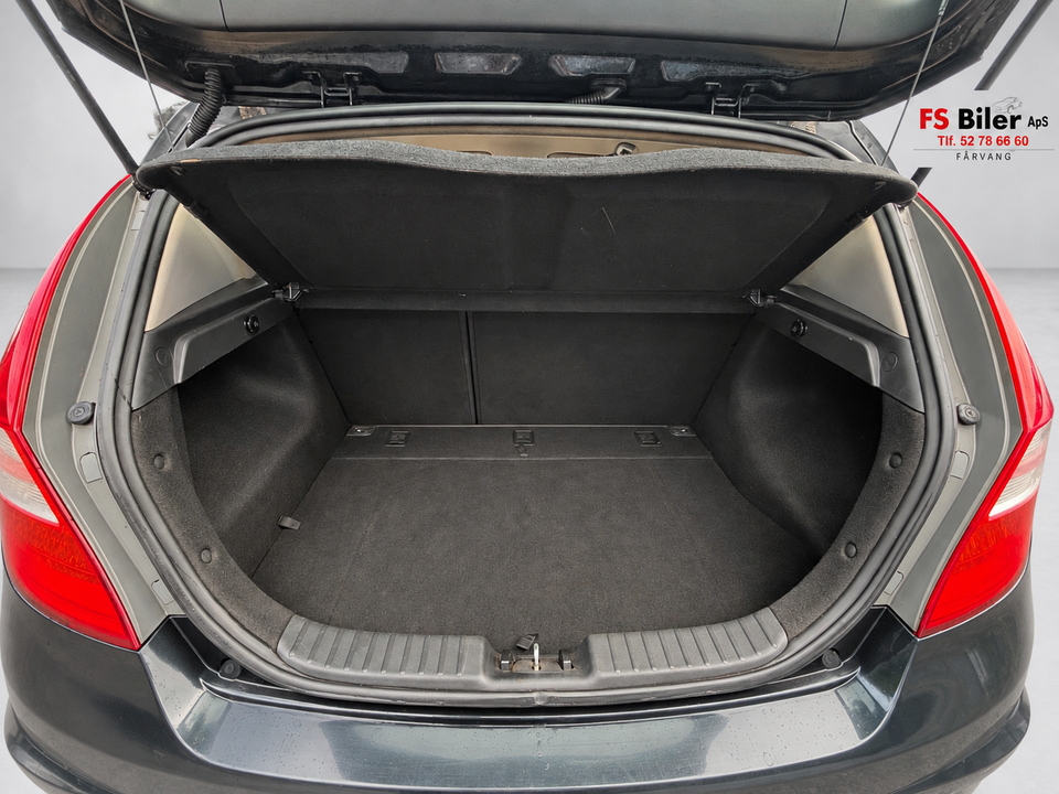 Hyundai i30 1,6 CRDi 90 Classic 5d