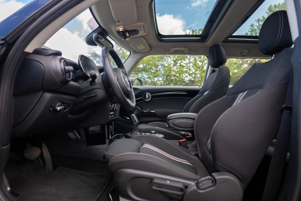 MINI Cooper SE Essential 3d