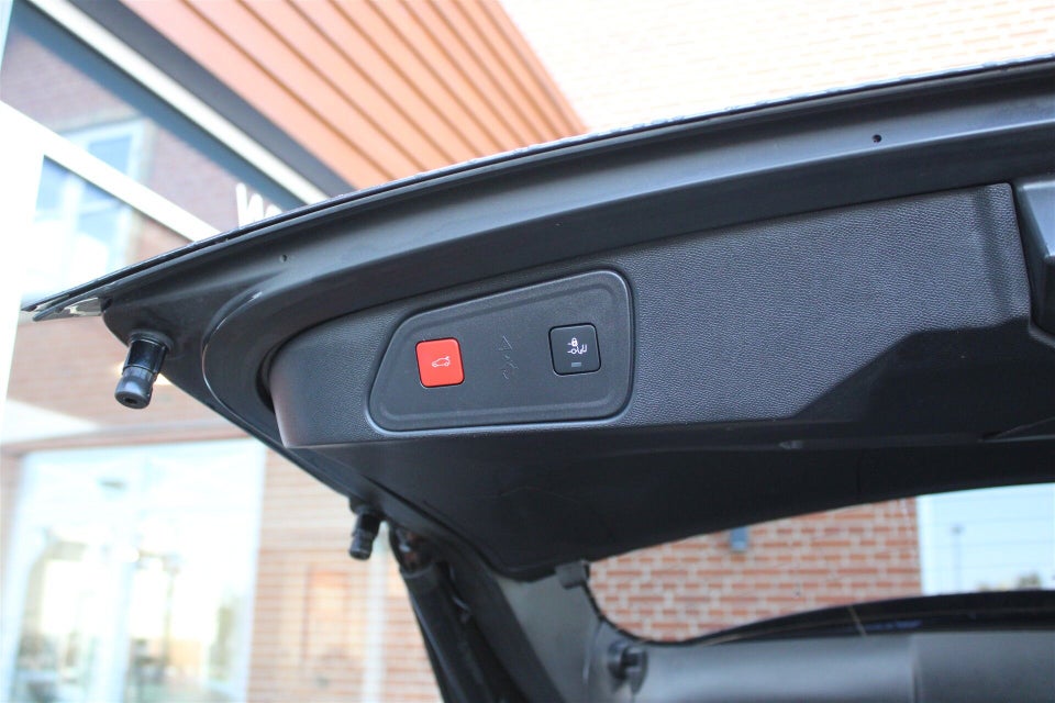 Peugeot 3008 1,6 Hybrid First Selection EAT8 5d
