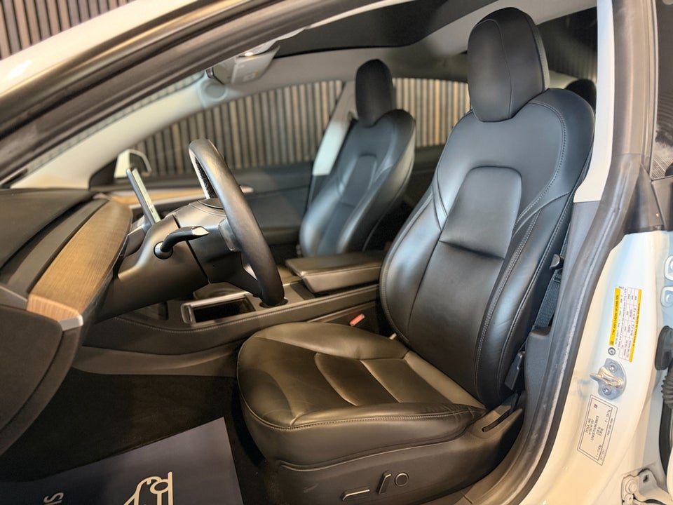 Tesla Model 3 Standard Range+ RWD 4d