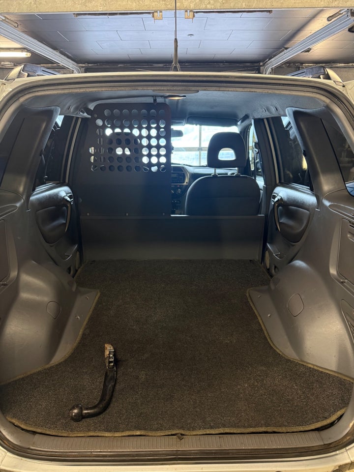 Toyota RAV4 2,0 D-4D 4x4 Van 5d