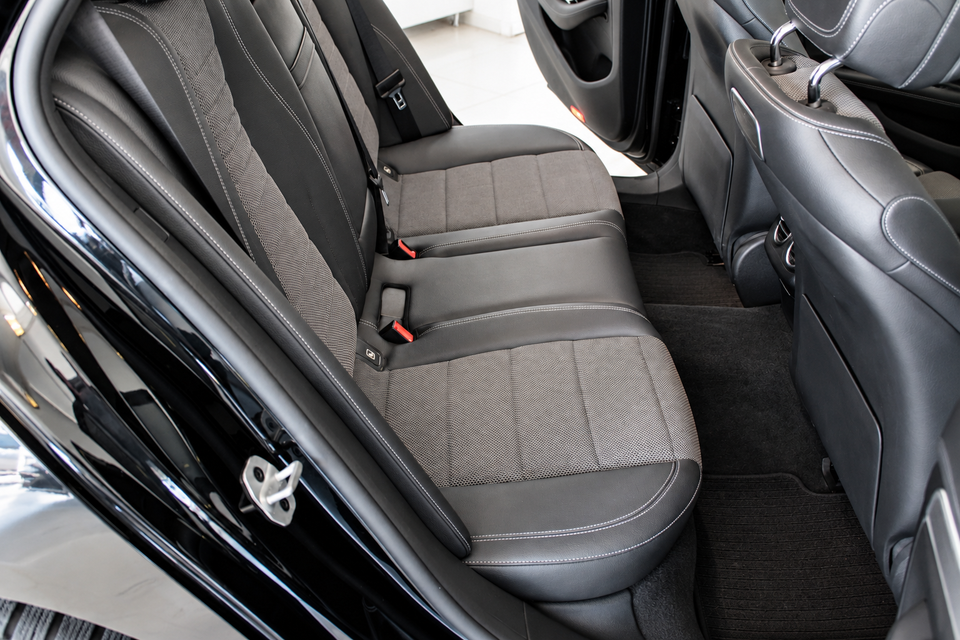 Mercedes E300 de 2,0 AMG Line stc. aut. 5d
