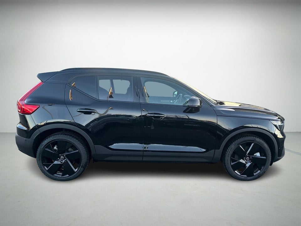 Volvo EX40 Extended Range Black Edition Excess 5d