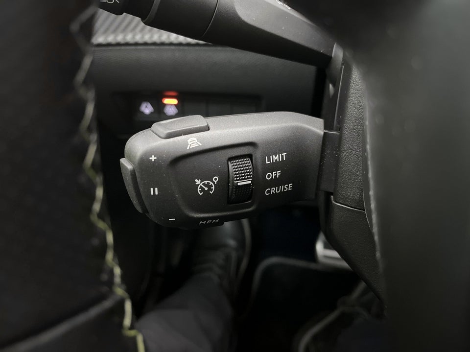 Peugeot e-208 50 GT 5d