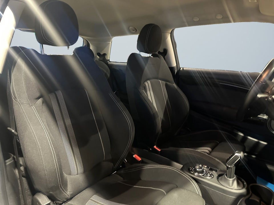 MINI Cooper SE Essential 3d