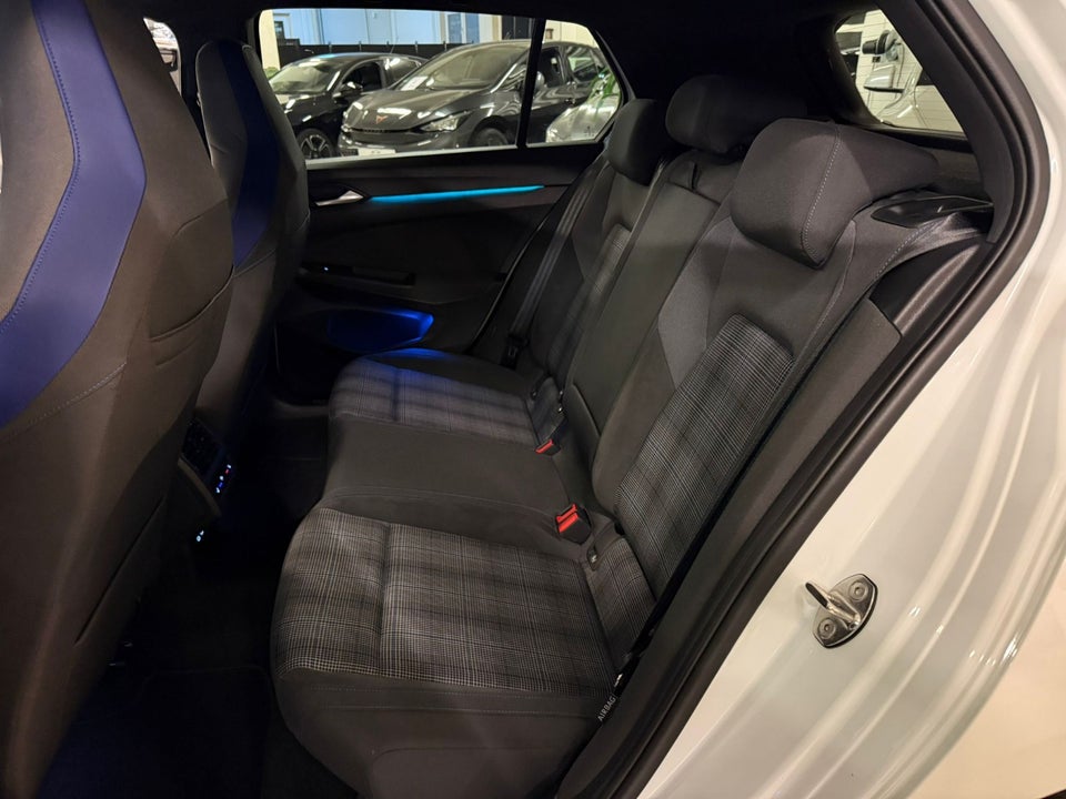 VW Golf VIII 1,4 GTE DSG 5d