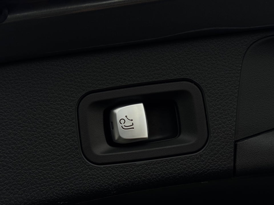 Mercedes C300 de 2,0 AMG Line stc. aut. 5d