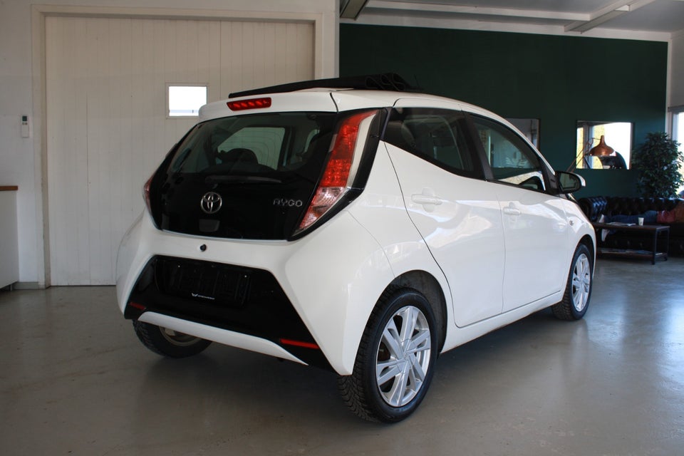 Toyota Aygo 1,0 VVT-i x-wave Sky 5d