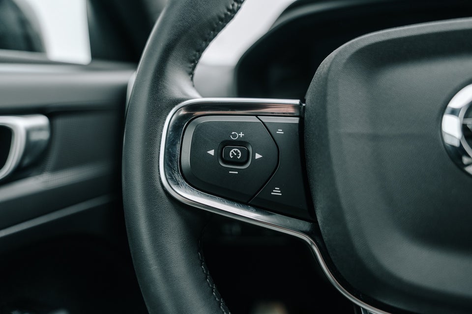 Volvo XC40 P8 ReCharge Twin R-Design 5d