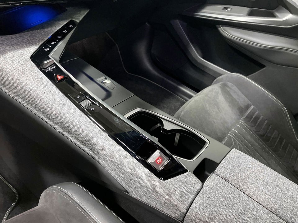 Peugeot e-3008 77 GT Pack 5d
