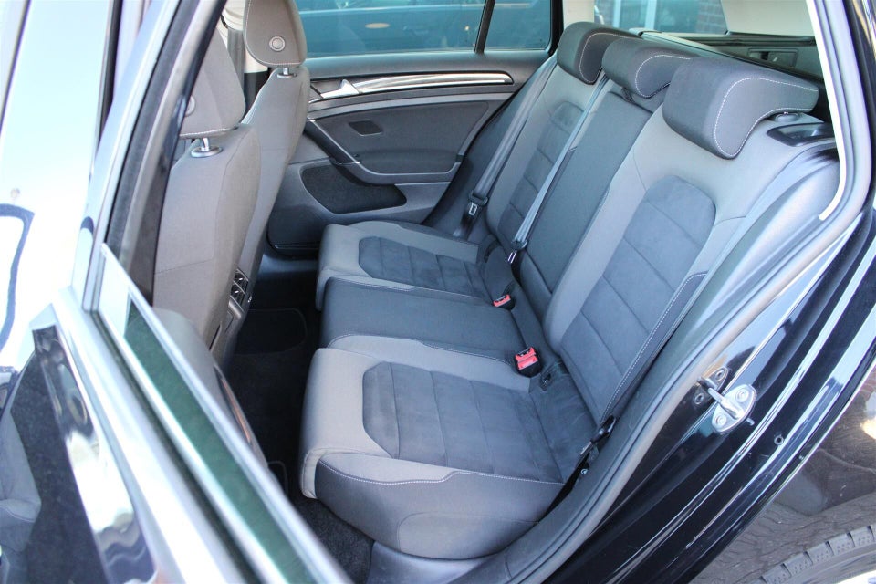 VW Golf VII 1,5 TSi 150 Highline Variant DSG 5d