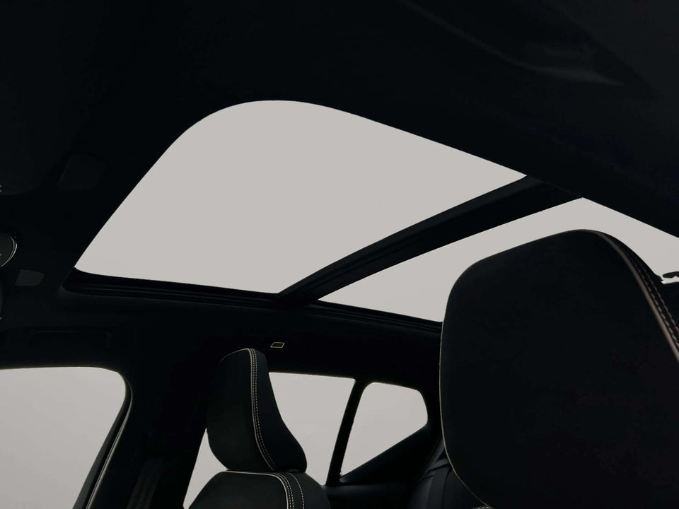 Volvo EX40 Extended Range Black Edition 5d