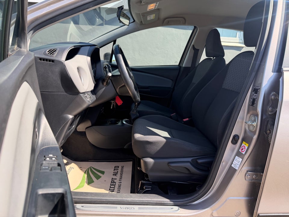 Toyota Yaris 1,3 VVT-i Lounge Edition 5d