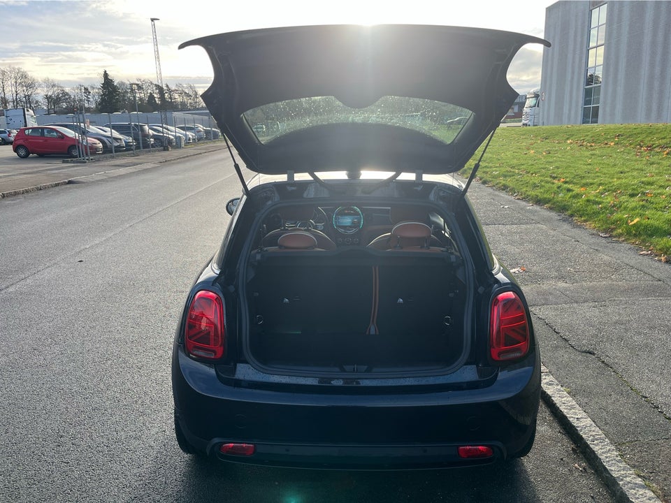 MINI Cooper SE Essential 3d