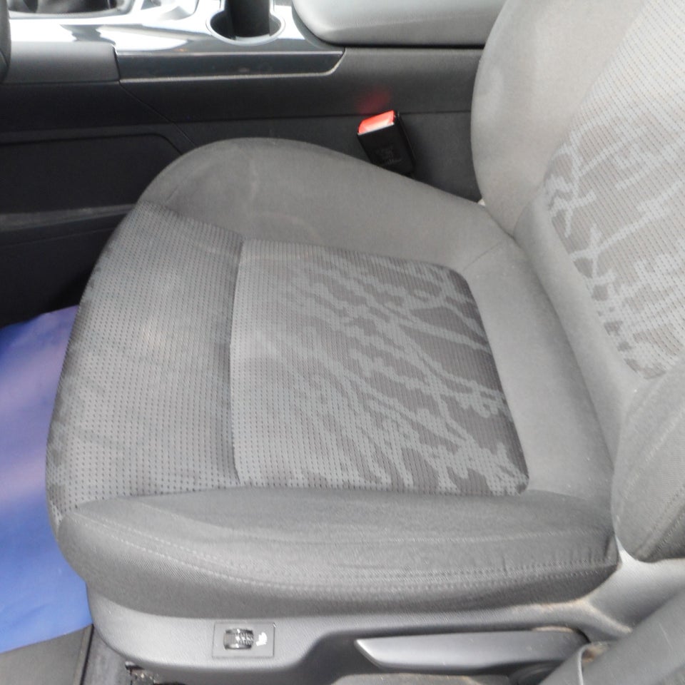 Peugeot 3008 1,6 HDi 112 Active 5d