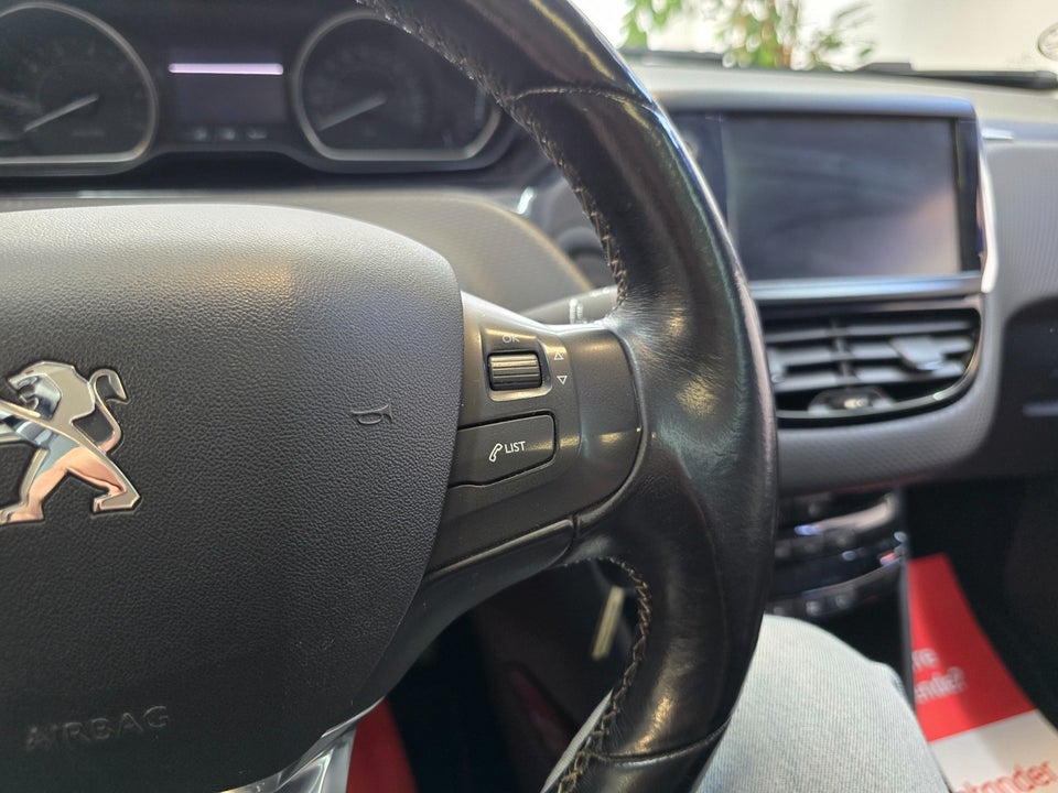 Peugeot 2008 1,2 e-THP 110 Desire Sky 5d