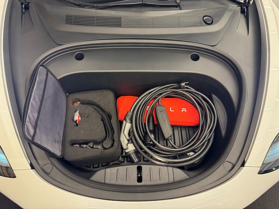 Tesla Model 3 Long Range AWD 4d