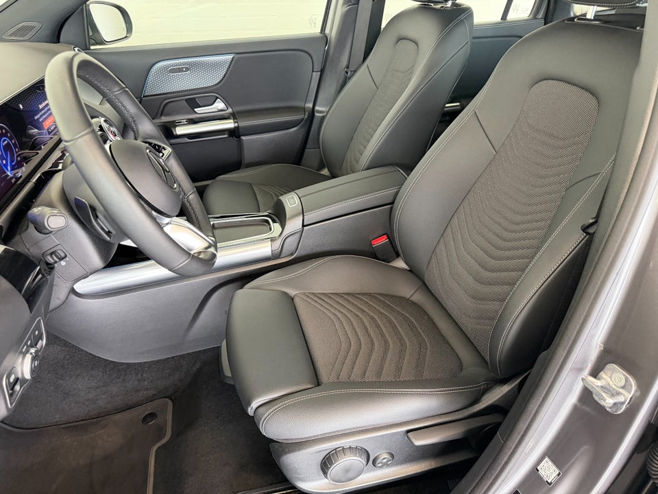 Mercedes EQA300 Progressive 4Matic 5d