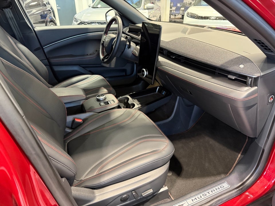 Ford Mustang Mach-E 98 Premium Extended Range AWD 5d