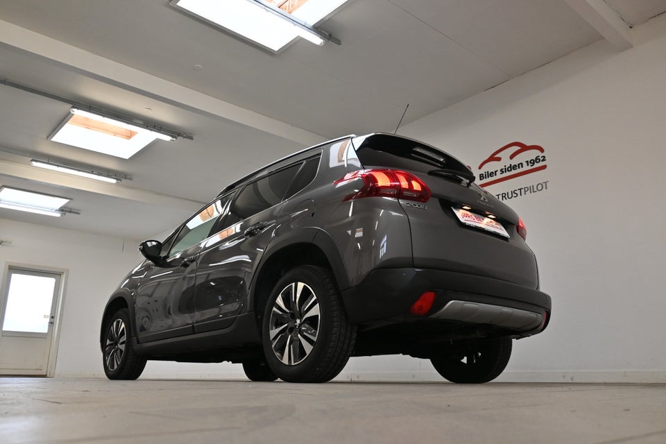 Peugeot 2008 1,2 e-THP 110 Selection Sky 5d