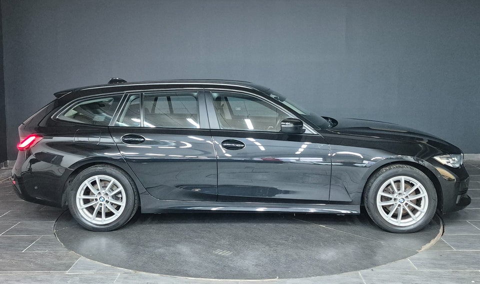 BMW 320d 2,0 Touring Connected aut. 5d