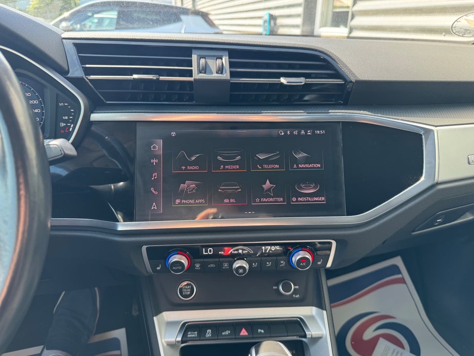 Audi Q3 45 TFSi e Attitude plus S-tr. 5d