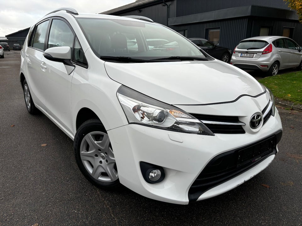 Toyota Sportsvan 2,0 D-4D T2 Vision 5d