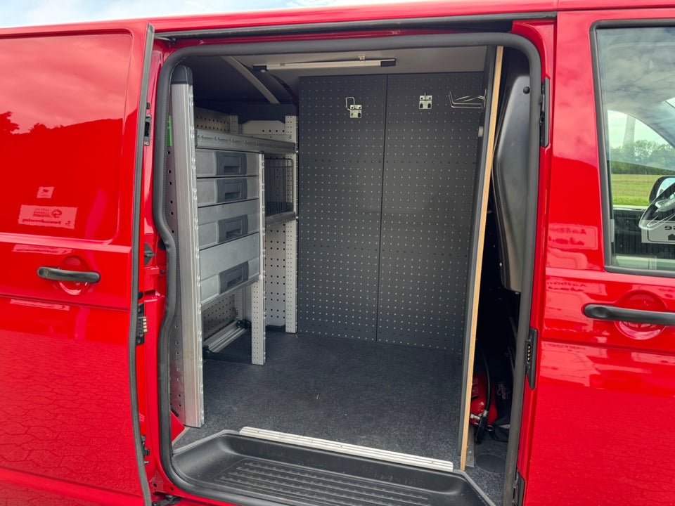 VW Transporter 2,0 TDi 150 Kassevogn DSG lang