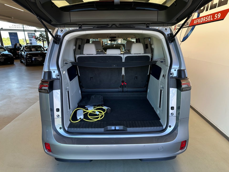 VW ID. Buzz 77 Pro SWB 5d